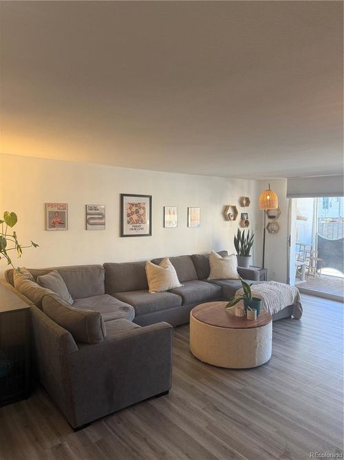 apt-201-1155 Ash St, Denver, CO, 80220-3738 | Card Image