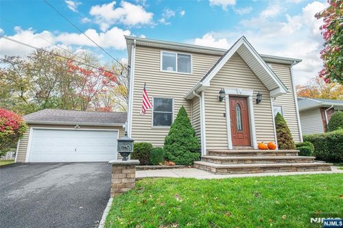 179 Lower Notch Rd, Little Falls, NJ, 07424-1801 | Card Image