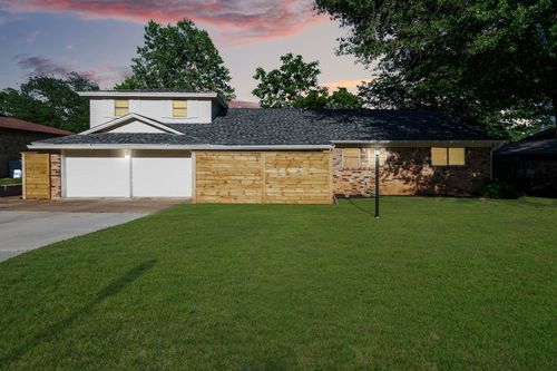 912 Gregory Ave, Bedford, TX, 76022-7845 | Card Image
