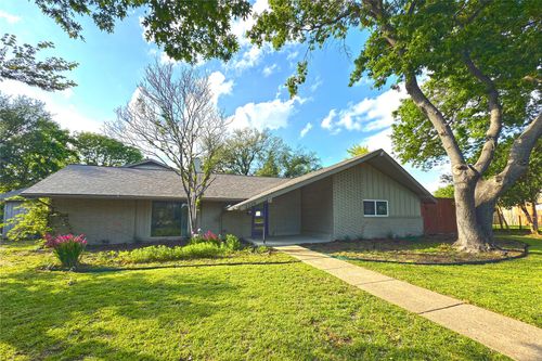 3229 Merrell Cir, Dallas, TX, 75229-5032 | Card Image