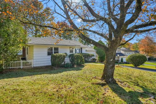 71 Dora Ln, New Rochelle, NY, 10804-1005 | Card Image