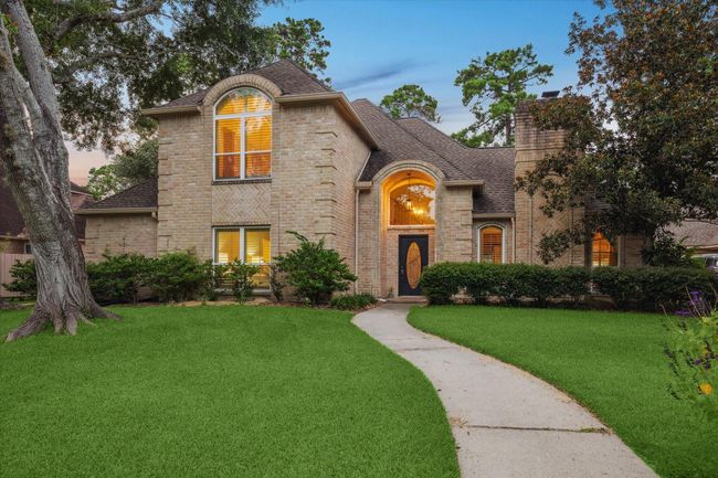 As twilight arrives, you could make this all yours and bid goodnight to all in your new home. | Image 37