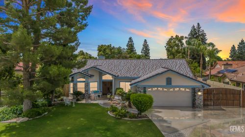 3315 Sierra Meadows Dr, Bakersfield, CA, 93313-4209 | Card Image