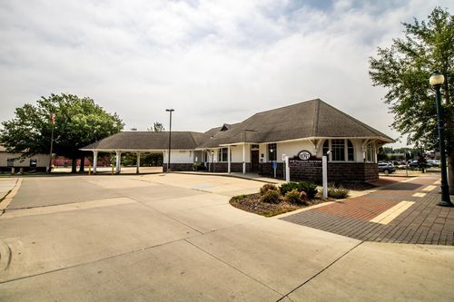 422 Main St, Cedar Falls, IA, 50613-2828 | Card Image