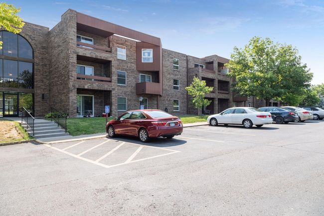 APT-306 - 2240 Midland Grove Rd, Condo with 2 bedrooms, 2 bathrooms and null parking in Roseville MN | Image 5