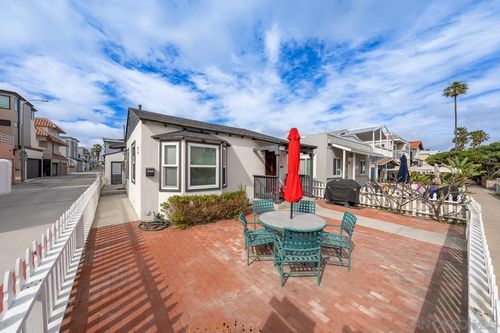 716 Dover Ct, San Diego, CA, 92109-8011 | Card Image