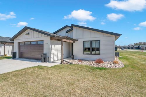 1537 Blaines Way, Spirit Lake, IA, 51360-6903 | Card Image