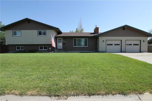 820 1st St W, Hardin, MT, 59034-2003 | Card Image