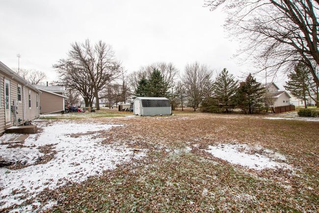 Great sized backyard! | Image 19