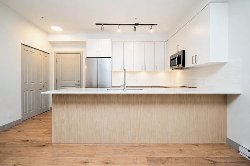 210-6968 Royal Oak Ave, Burnaby, BC, V5J4J2 | Card Image