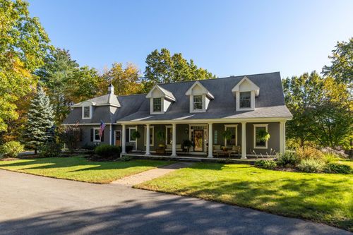 8 Captains Way, Exeter, NH, 03833-4571 | Card Image