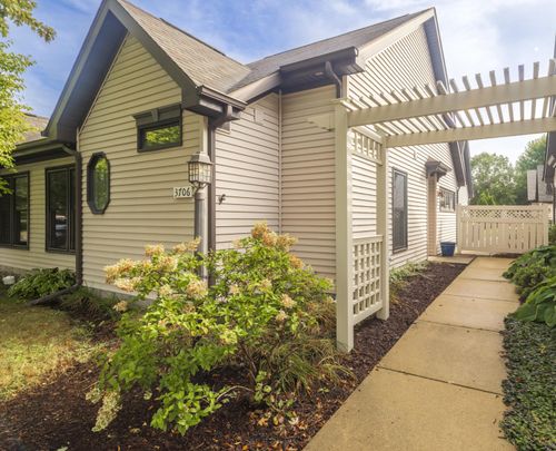 3706 Crosby Dr, Valparaiso, IN, 46383 | Card Image