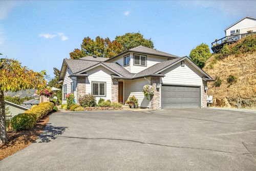 2315 Robertson Crst, Grants Pass, OR, 97527-5098 | Card Image