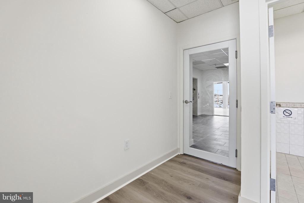 Commercial Lease in WINDSOR MILL 3