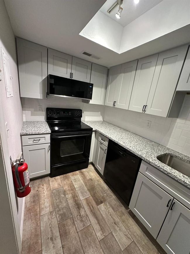 APT-105 - 559 Flemming Way, Condo with 1 bedrooms, 1 bathrooms and null parking in MAITLAND FL | Image 7