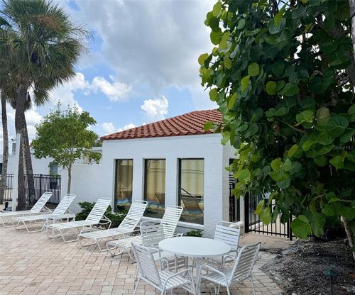 21-1585 Tarpon Center Dr, Venice, FL, 34285-1000 | Card Image