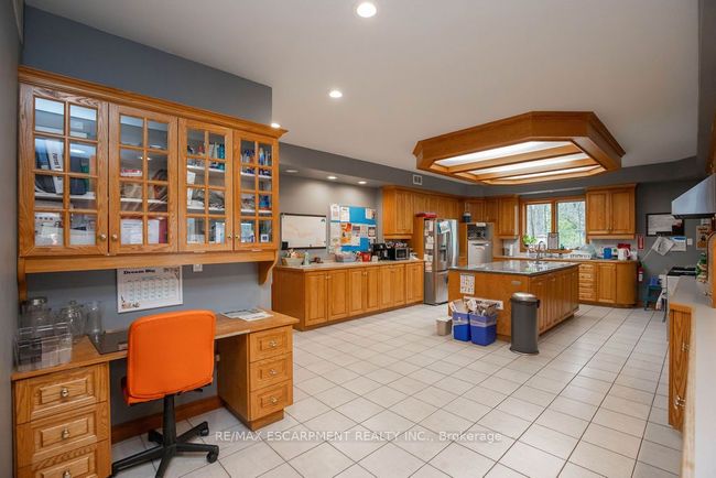 144 Wilson St E, Home with 0 bedrooms, 4 bathrooms and 24 parking in Ancaster ON | Image 15