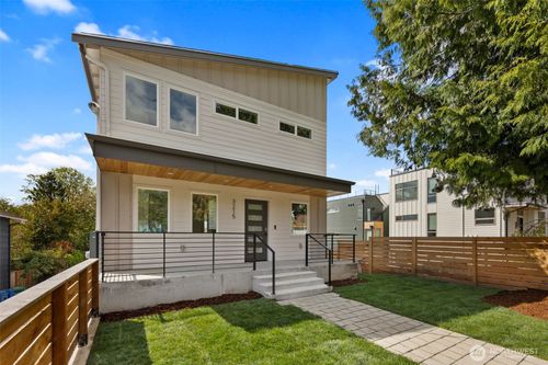 3215 37th Pl S, Seattle, WA, 98144-7017 | Card Image