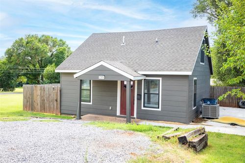 1304 N College St, Cordell, OK, 73632-1810 | Card Image