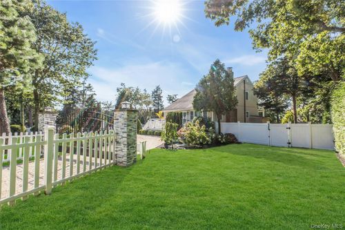 35 Grant Blvd, Hampton Bays, NY, 11946-3125 | Card Image