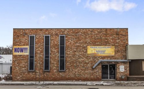 2425 W Fond Du Lac Avenue, MILWAUKEE, WI, 53206 | Card Image