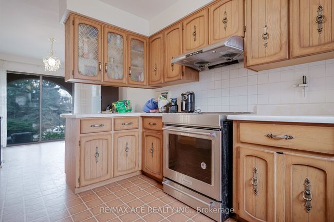 28 Wilkins Dr, House other with 6 bedrooms, 3 bathrooms and 4 parking in Kitchener ON | Image 16