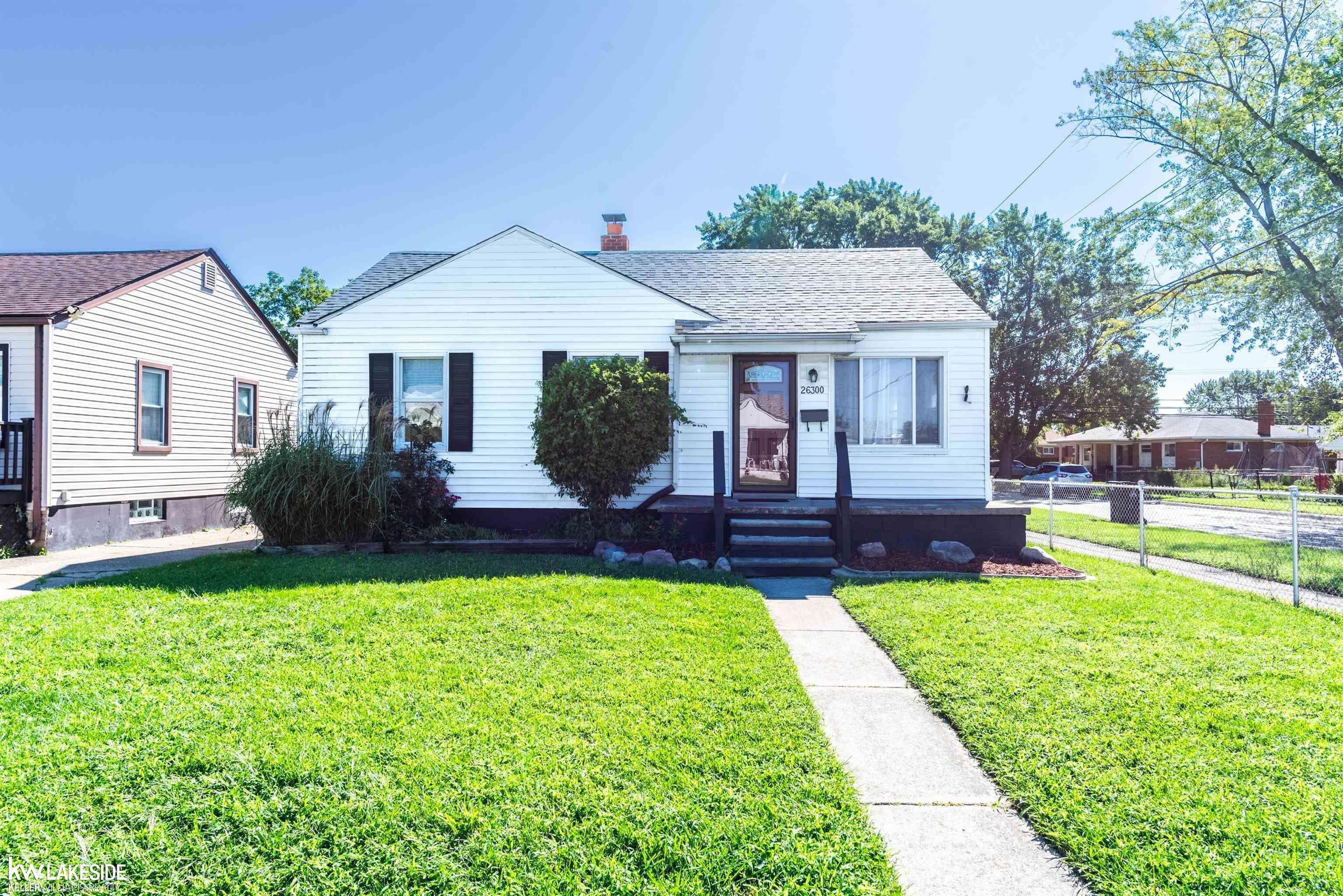Blumfield St, Roseville, MI 48066
