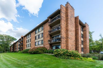 313 - 77 Lake Hinsdale Drive, Condo with 3 bedrooms, 2 bathrooms and 1 parking in Willowbrook IL | Image 2