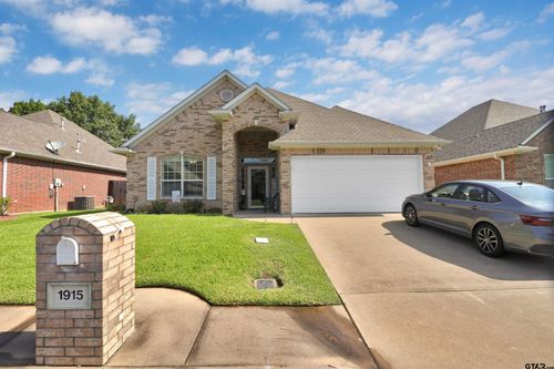 1915 Hollyglen Dr, Tyler, TX, 75703-3395 | Card Image
