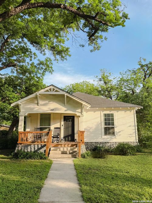 237 W Oak St, Uvalde, TX, 78801-4629 | Card Image