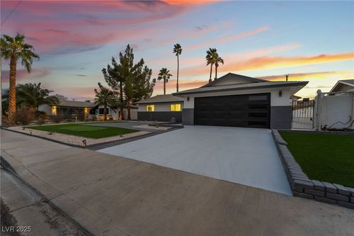 2909 Gilmary Ave, Las Vegas, NV, 89102-2079 | Card Image
