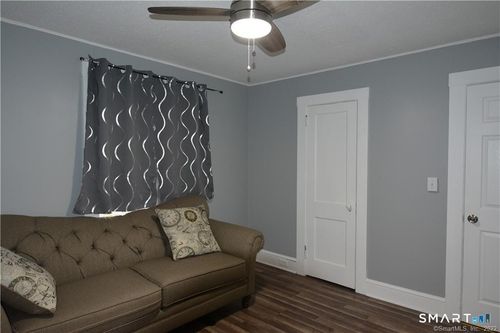 162 Spencer St, Manchester, CT, 06040-4603 | Card Image