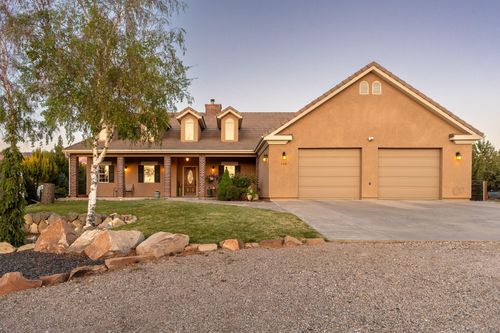 696 N High Ground Dr, Dammeron Valley, UT, 84783-5216 | Card Image