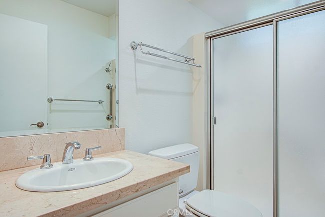 Guest bathroom. | Image 27