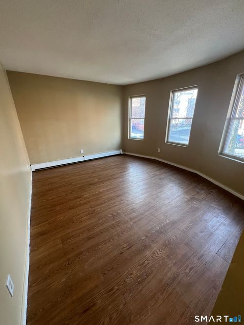 a-32 Bedford St, Hartford, CT, 06120-2590 | Card Image