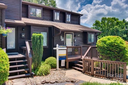 1034 N Center St, Hickory, NC, 28601-3756 | Card Image
