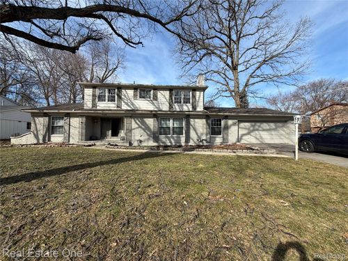 7068 Heather Heath, West Bloomfield, MI, 48322-3638 | Card Image