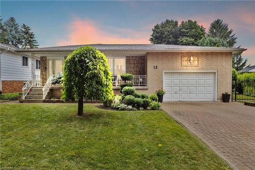15 Debora Dr, Grimsby, ON, L3M4J1 | Card Image