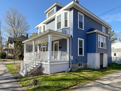 374 Center Street, Bangor, ME, 04401 | Card Image