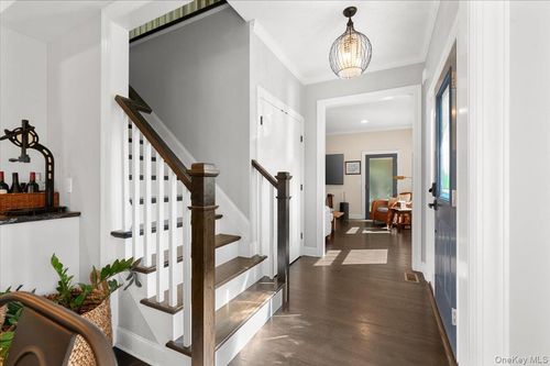 90 17th Ave, Sea Cliff, NY, 11579-1540 | Card Image