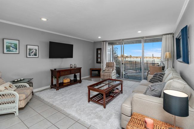 Large living with huge windows towards the lake | Image 10