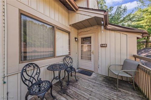 546 Meredith Ln, Cuyahoga Falls, OH, 44223-2589 | Card Image