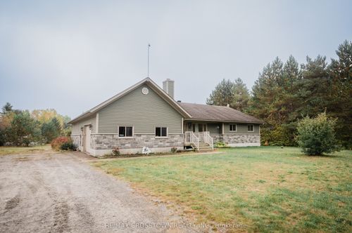 15 Machar Strong Boundary Rd E, Strong, ON, P0A1X0 | Card Image