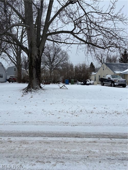 V/L 331st Street, Eastlake, OH, 44095 | Card Image