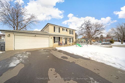 133 Earnscliffe Cir, Brampton, ON, L6T2B6 | Card Image