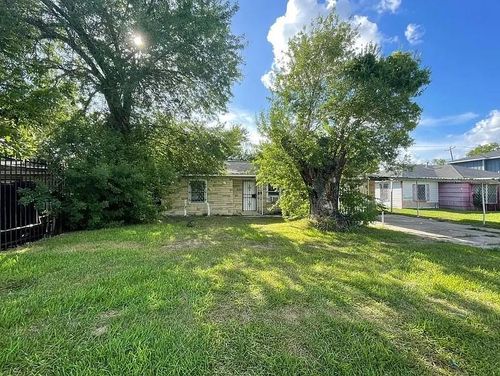 7722 Darnay Dr, Houston, TX, 77033-3534 | Card Image