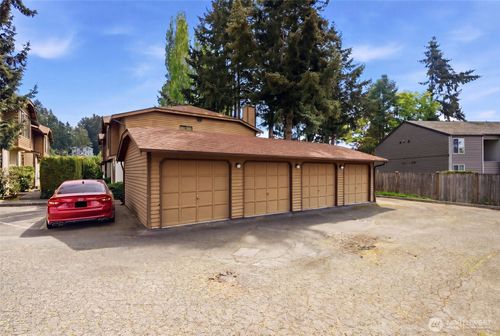 504-8017 Ne 177th Ct, Kenmore, WA, 98028-1882 | Card Image
