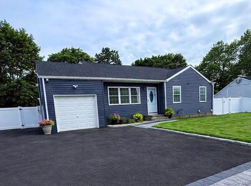 308 Hancock St, Brentwood, NY, 11717-2851 | Card Image