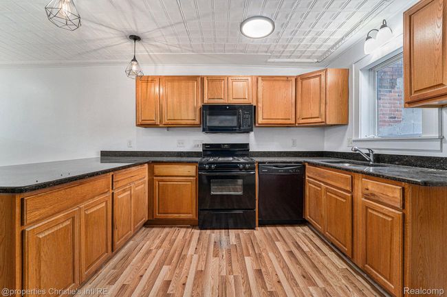 APT-2 - 8820 Joseph Campau St, Condo with 2 bedrooms, 2 bathrooms and null parking in Hamtramck MI | Image 8