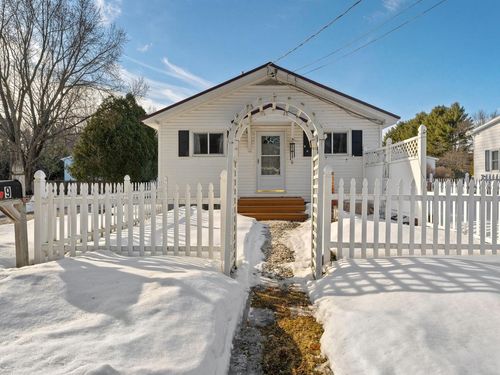 9 S Street Ln, Essex Junction, VT, 05452-4111 | Card Image